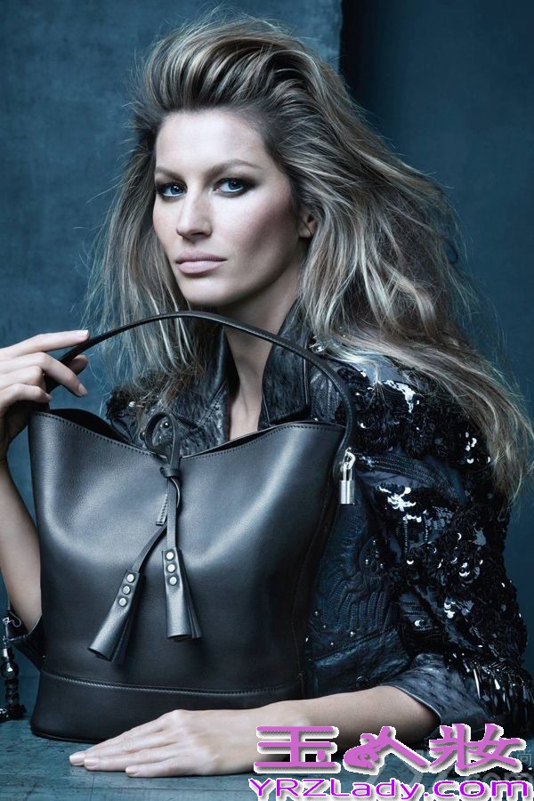 日前，范冰冰赴纽约为某顶级奢侈品牌拍摄了最新一季成衣硬广，将于明年二月全球投放。广告中出镜的六位女星来自不同国度，皆蜚声国际。范冰冰是该品牌全球硬广中的首位亚洲女星，亦开启中国女星代言顶级奢侈品牌新的里程碑。范冰冰身穿该品牌 2014春夏黑纱裙，配以暗色新款手袋，干净的妆面与自然的黑发相映衬，凸显出亚洲女性的冷静魅力。同时出镜的另五位女星分别是：法国国宝级演员Catherine Deneuve 、美国著名导演Sofia Coppola 、巴西超模GiseleBündchen 、法国老牌超模Caroline de Maigret 、英国超模Edie Campbell。值得一提的是，范冰冰是该季广告中唯一一位亚洲女星，亦是该品牌全球广告中的首位亚洲巨星。	