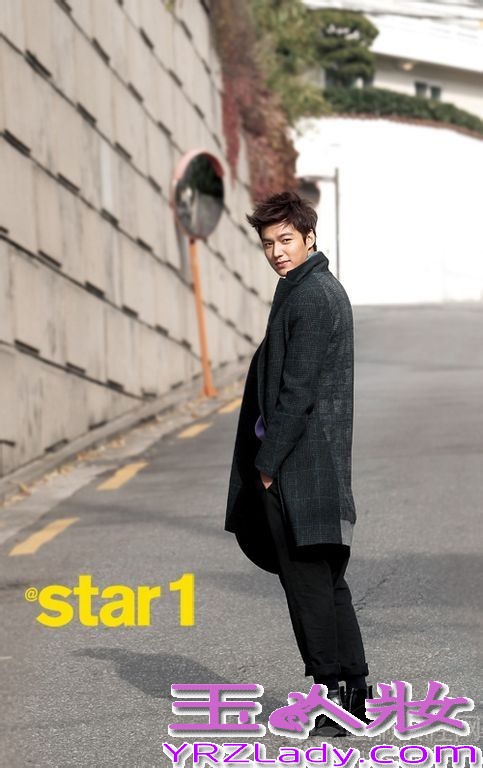 韩星李敏镐现在在韩国可是大热的趋势，无人能挡的感觉，在2013《SBS演艺大赏》中荣获各种大奖，真真是拿奖拿到手软的感觉。话说韩星李敏镐如此受欢迎可离不开那迷人又帅气的外表，还有那大长腿，光只是看看都心动到不行。