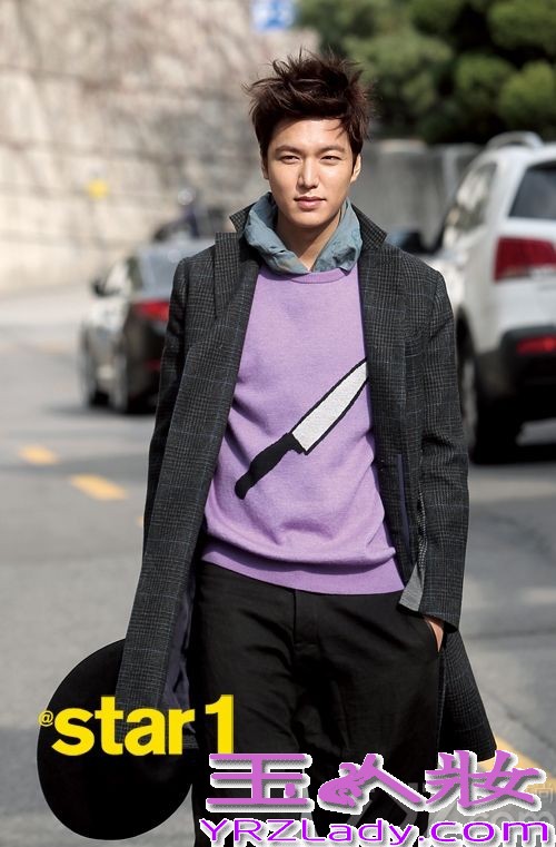 韩星李敏镐现在在韩国可是大热的趋势，无人能挡的感觉，在2013《SBS演艺大赏》中荣获各种大奖，真真是拿奖拿到手软的感觉。话说韩星李敏镐如此受欢迎可离不开那迷人又帅气的外表，还有那大长腿，光只是看看都心动到不行。