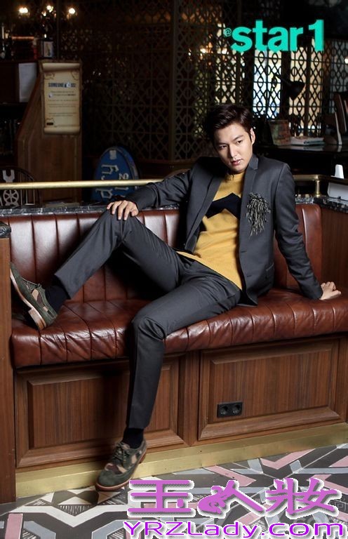 韩星李敏镐现在在韩国可是大热的趋势，无人能挡的感觉，在2013《SBS演艺大赏》中荣获各种大奖，真真是拿奖拿到手软的感觉。话说韩星李敏镐如此受欢迎可离不开那迷人又帅气的外表，还有那大长腿，光只是看看都心动到不行。