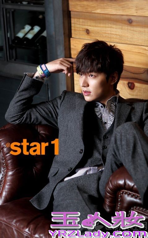 韩星李敏镐现在在韩国可是大热的趋势，无人能挡的感觉，在2013《SBS演艺大赏》中荣获各种大奖，真真是拿奖拿到手软的感觉。话说韩星李敏镐如此受欢迎可离不开那迷人又帅气的外表，还有那大长腿，光只是看看都心动到不行。