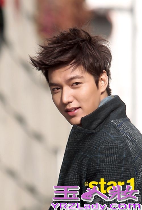 韩星李敏镐现在在韩国可是大热的趋势，无人能挡的感觉，在2013《SBS演艺大赏》中荣获各种大奖，真真是拿奖拿到手软的感觉。话说韩星李敏镐如此受欢迎可离不开那迷人又帅气的外表，还有那大长腿，光只是看看都心动到不行。