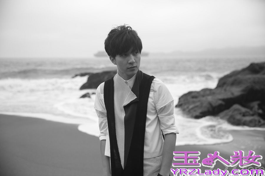 12月16日，薛之谦全新专辑第三波主打歌《你还要我怎样》MV正式发布。与前两波主打《丑八怪》和《意外》相比，《你还要我怎样》是薛之谦包揽词曲的招牌“薛氏情歌”，朗朗上口的旋律和细腻的歌词，充满了薛之谦独有情感特质，也让薛之谦在拍摄MV时更准确的把握主人公的内心，每一个眼神、每一个拥抱都让观众在不知不觉间随着薛之谦的演唱而痛彻心扉。