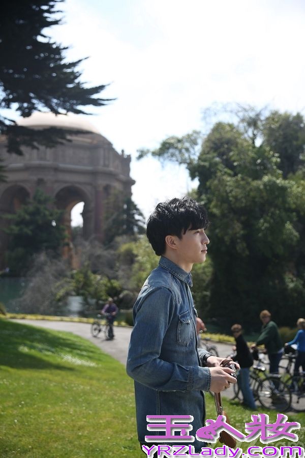 12月16日，薛之谦全新专辑第三波主打歌《你还要我怎样》MV正式发布。与前两波主打《丑八怪》和《意外》相比，《你还要我怎样》是薛之谦包揽词曲的招牌“薛氏情歌”，朗朗上口的旋律和细腻的歌词，充满了薛之谦独有情感特质，也让薛之谦在拍摄MV时更准确的把握主人公的内心，每一个眼神、每一个拥抱都让观众在不知不觉间随着薛之谦的演唱而痛彻心扉。