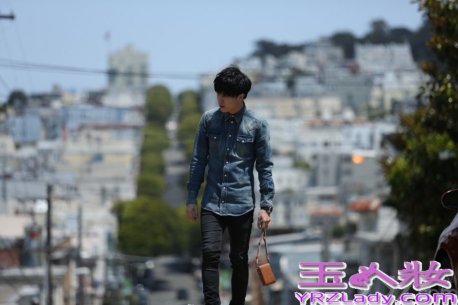 12月16日，薛之谦全新专辑第三波主打歌《你还要我怎样》MV正式发布。与前两波主打《丑八怪》和《意外》相比，《你还要我怎样》是薛之谦包揽词曲的招牌“薛氏情歌”，朗朗上口的旋律和细腻的歌词，充满了薛之谦独有情感特质，也让薛之谦在拍摄MV时更准确的把握主人公的内心，每一个眼神、每一个拥抱都让观众在不知不觉间随着薛之谦的演唱而痛彻心扉。