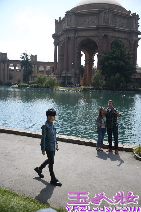 12月16日，薛之谦全新专辑第三波主打歌《你还要我怎样》MV正式发布。与前两波主打《丑八怪》和《意外》相比，《你还要我怎样》是薛之谦包揽词曲的招牌“薛氏情歌”，朗朗上口的旋律和细腻的歌词，充满了薛之谦独有情感特质，也让薛之谦在拍摄MV时更准确的把握主人公的内心，每一个眼神、每一个拥抱都让观众在不知不觉间随着薛之谦的演唱而痛彻心扉。