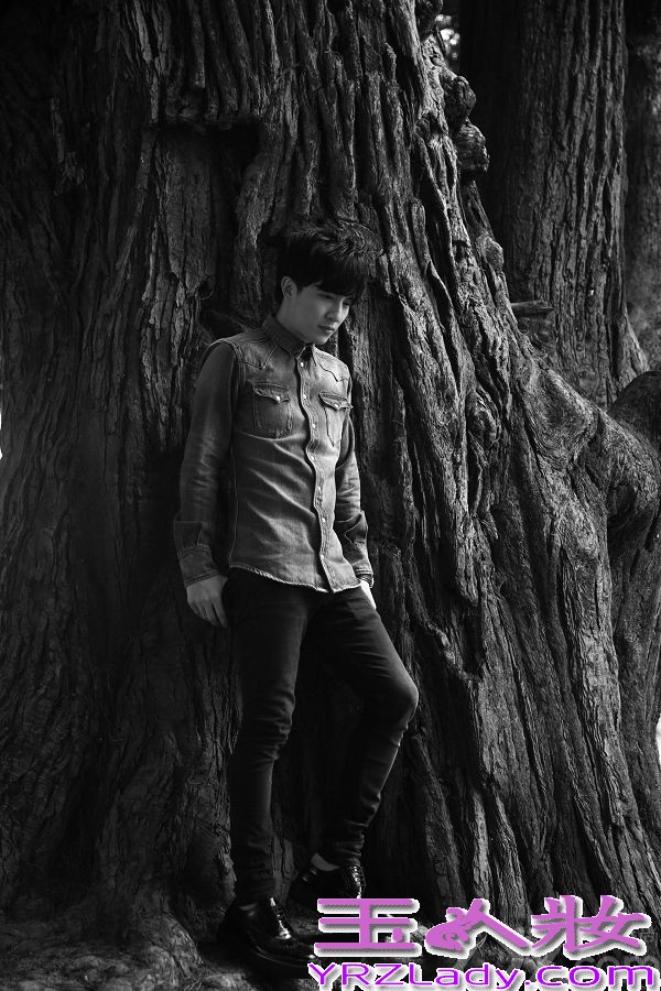 12月16日，薛之谦全新专辑第三波主打歌《你还要我怎样》MV正式发布。与前两波主打《丑八怪》和《意外》相比，《你还要我怎样》是薛之谦包揽词曲的招牌“薛氏情歌”，朗朗上口的旋律和细腻的歌词，充满了薛之谦独有情感特质，也让薛之谦在拍摄MV时更准确的把握主人公的内心，每一个眼神、每一个拥抱都让观众在不知不觉间随着薛之谦的演唱而痛彻心扉。