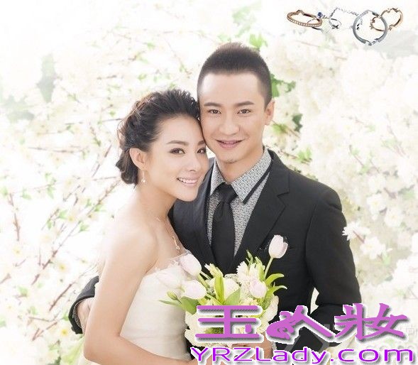 <p>2013年12月8日， 奥运冠军刘璇今日与相恋12年的男友在香港大婚。二人在香港马会宴请来宾，此后在何炅、薛佳凝、黄宗泽等明星好友，以及李小双等&ldquo;奥运冠军团&rdquo;嘉宾的祝福下，在海上完成浪漫婚礼仪式。现场，新郎新娘数度流泪，刘璇说出，&ldquo;我愿做你手中的单簧管，让你在音乐道路上再不孤独。&rdquo;这番温暖感性誓言。随后，两人深情拥吻，令现场气氛充满甜蜜温暖。<br />
<br />
由于刘璇的体操皇后和艺人的双重身份，此次的香港婚礼，吸引了影视歌体各界名人到场。除媒人何炅外，还包括陈百祥夫妇、陈法拉、何礼全夫妇、马国明、黄宗泽、姜大卫、王馨平夫妇、薛佳凝、谭维维、李易峰、邱薇等艺人嘉宾团，以及李小双、杨威、杨云、毕文静、奎媛媛、莫慧兰、李小鹏等奥运冠军团，现场可谓热闹非凡。而未能到场的刘德华，也特别通过视频为一对新人送上祝福。</p>