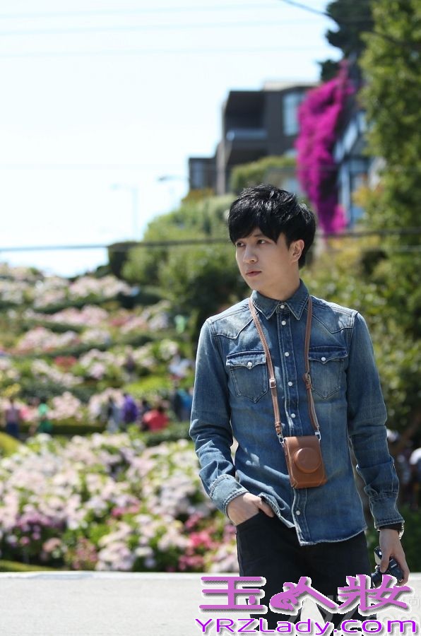 12月16日，薛之谦全新专辑第三波主打歌《你还要我怎样》MV正式发布。与前两波主打《丑八怪》和《意外》相比，《你还要我怎样》是薛之谦包揽词曲的招牌“薛氏情歌”，朗朗上口的旋律和细腻的歌词，充满了薛之谦独有情感特质，也让薛之谦在拍摄MV时更准确的把握主人公的内心，每一个眼神、每一个拥抱都让观众在不知不觉间随着薛之谦的演唱而痛彻心扉。