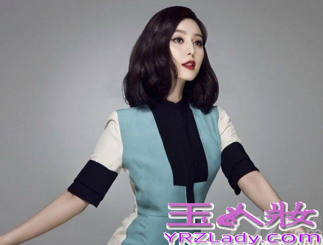 近日，Louis Vuitton2014春夏广告发布，明星到超模一帮名女人为Marc Jacobs告别之作出镜代言，范冰冰是其中一个，这是中国面孔、甚至亚洲面孔第一次出现在LouisVuitton的全球广告上。范冰冰和Louis Vuitton的合作可以追溯到2009年，从开店站台的明星，到出席时装周，从“被赠”Alma手袋到登上“大片”……为什么Louis Vuitton会选上范冰冰呢？范冰冰自2008年以来，在《福布斯》的“中国名人榜”上一路向前，2013年冲至综合排名第一、收入排名第二。从很多角度可以证明范冰冰这几年的努力奋斗有目共睹。2010年，范冰冰由某周刊邀请前往时装周，她全套Louis Vuitton逼进前排，到了下一个季度，她成为了Louis Vuitton巴黎时装周发布会邀请的嘉宾，2012年、2013年，她成为Louis Vuitton的中国区代言人。