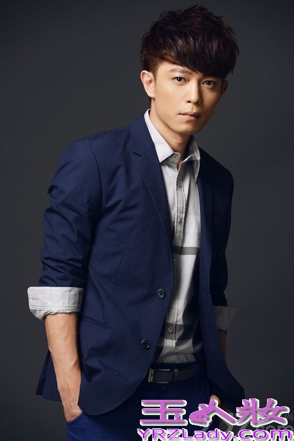 尽管歌手林宇中近两年一直以演员身份亮相，影视作品的出演亦得到了业内一致首肯，但其却从未忘情歌手本职。12月3日，林宇中于台举办了新专辑《舍得》发布会，回归音乐人本色，睽违三年能量满满再出力作——《背心》、《舍得》均成为冬日最佳暖心曲。林宇中歌迷现场曝听歌听成瘾，上班上学一定要有一路随行才可以，对此林宇中担心地表示“听歌可以，但是一定要注意安全！小心过马路才是。”