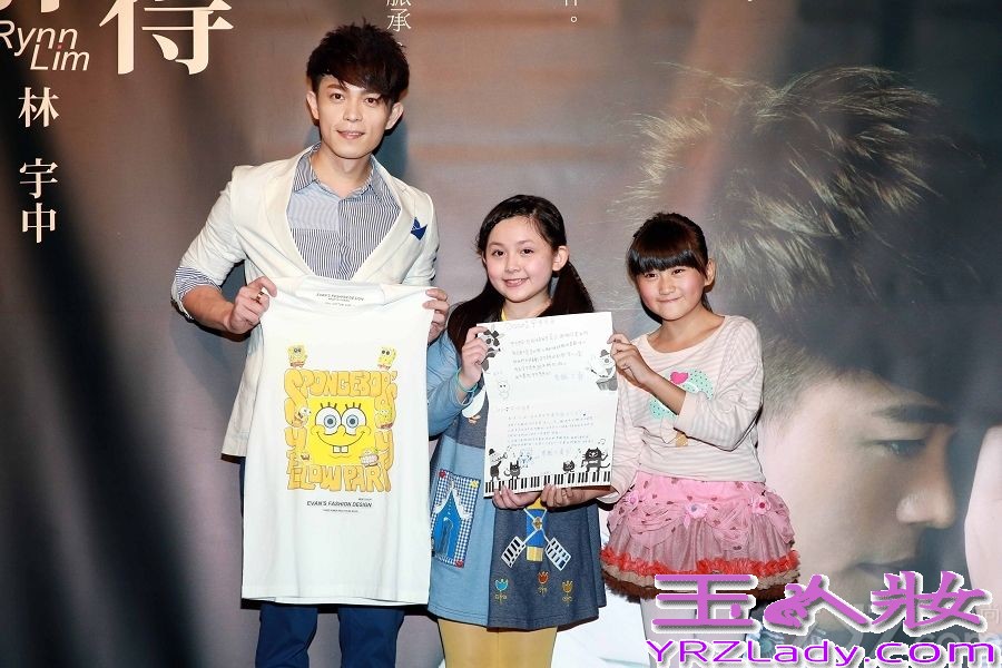 尽管歌手林宇中近两年一直以演员身份亮相，影视作品的出演亦得到了业内一致首肯，但其却从未忘情歌手本职。12月3日，林宇中于台举办了新专辑《舍得》发布会，回归音乐人本色，睽违三年能量满满再出力作——《背心》、《舍得》均成为冬日最佳暖心曲。林宇中歌迷现场曝听歌听成瘾，上班上学一定要有一路随行才可以，对此林宇中担心地表示“听歌可以，但是一定要注意安全！小心过马路才是。”