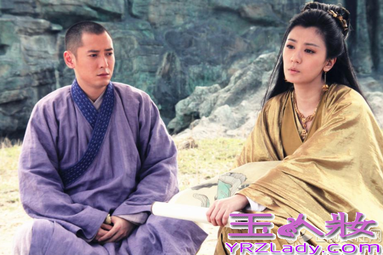 金庸的经典名作《新天龙八部》即将上映，苏有朋、贾静雯、高圆圆在《新天龙八部》的片场再聚首，苏有朋与贾静雯更是再续前缘，勾起了大家的武侠回忆。