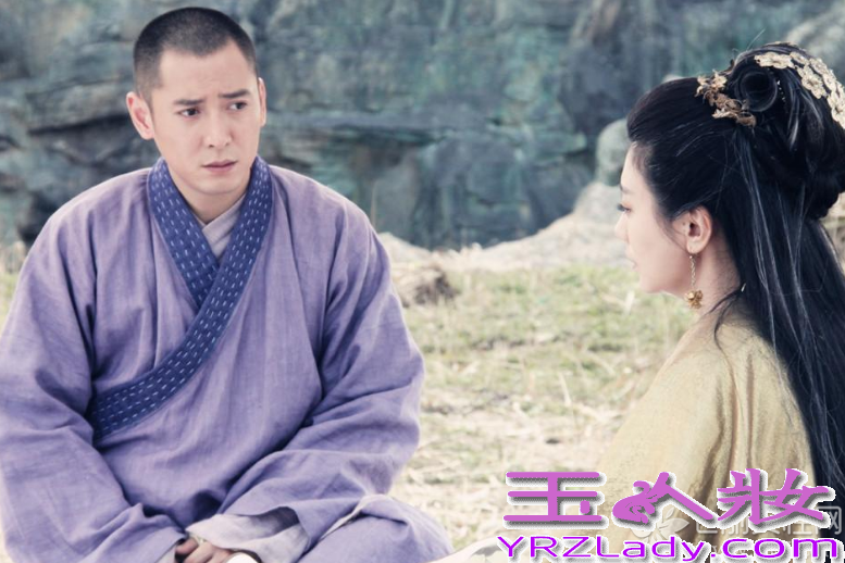 金庸的经典名作《新天龙八部》即将上映，苏有朋、贾静雯、高圆圆在《新天龙八部》的片场再聚首，苏有朋与贾静雯更是再续前缘，勾起了大家的武侠回忆。