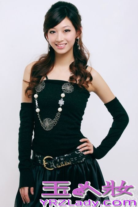 个性坚韧的温雅时刻给我们带来一股正能量，10月份正式加盟浙江卫视，麻辣女主播备受瞩目，最近因为当众换衣被偷拍，顷刻之间火爆了起来，下面小编就来带你看看这位性感美女主播温雅的写真集，妩媚风情pk清纯可人。