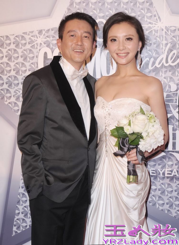 12月3日，由时尚新娘主办的2013婚尚盛典在京举行，整个会场星光璀璨、时尚奢华而又弥漫幸福滋味，新婚不久的孙茜蔡远航夫妇也甜蜜亮相，身穿一袭米色长礼服的孙茜洋溢着迷人的笑容，轻挽着老公蔡远航步入红毯，这是他们第二次参加婚尚盛典，去年两人还是以情侣的身份一同出席，如今也走入幸福的婚姻殿堂，正如孙茜所说：“《时尚新娘》的时尚盛典有一股神奇的幸福魔力。”