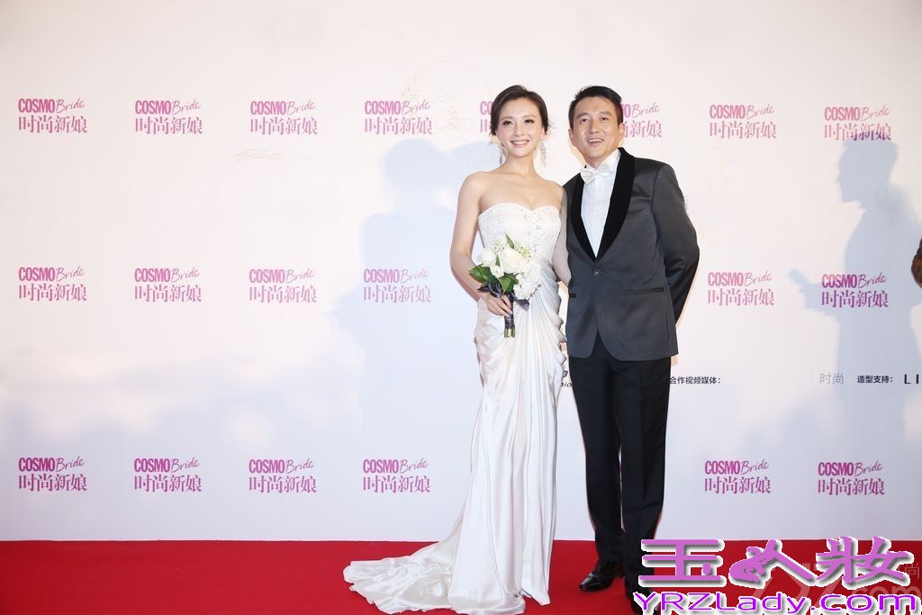 12月3日，由时尚新娘主办的2013婚尚盛典在京举行，整个会场星光璀璨、时尚奢华而又弥漫幸福滋味，新婚不久的孙茜蔡远航夫妇也甜蜜亮相，身穿一袭米色长礼服的孙茜洋溢着迷人的笑容，轻挽着老公蔡远航步入红毯，这是他们第二次参加婚尚盛典，去年两人还是以情侣的身份一同出席，如今也走入幸福的婚姻殿堂，正如孙茜所说：“《时尚新娘》的时尚盛典有一股神奇的幸福魔力。”