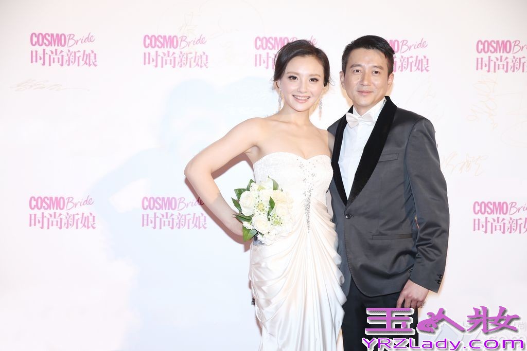 12月3日，由时尚新娘主办的2013婚尚盛典在京举行，整个会场星光璀璨、时尚奢华而又弥漫幸福滋味，新婚不久的孙茜蔡远航夫妇也甜蜜亮相，身穿一袭米色长礼服的孙茜洋溢着迷人的笑容，轻挽着老公蔡远航步入红毯，这是他们第二次参加婚尚盛典，去年两人还是以情侣的身份一同出席，如今也走入幸福的婚姻殿堂，正如孙茜所说：“《时尚新娘》的时尚盛典有一股神奇的幸福魔力。”