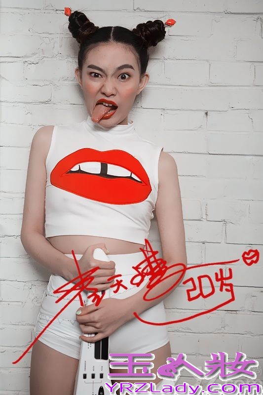 日前，歌手崔天琪在“争议声”中再度推出全新造型写真。原以为会有所收敛的崔天琪，却继续走自己前卫、大胆的路线，毫不顾忌旁人的看法，女汉子个性反而备受好评。面对种种质疑声，崔天琪回应这原本就是自己喜欢的路线，会走到底，不管别人怎么看。
 
据悉，崔天琪的全新单曲《20岁》推出之后，尽管受到“抄袭”的质疑，却丝毫没有影响歌曲的成绩，这点让崔天琪倍感欣慰，并坦言相信早晚有一天自己会得到真正的认可。而《20岁》的MV也预计在11月底正式和大家见面，据透露，崔天琪的这支MV将把刺激玩儿到底，会有更加让人意想不到的冲击。