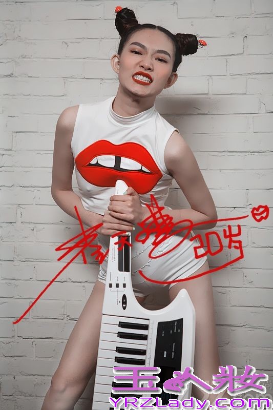 日前，歌手崔天琪在“争议声”中再度推出全新造型写真。原以为会有所收敛的崔天琪，却继续走自己前卫、大胆的路线，毫不顾忌旁人的看法，女汉子个性反而备受好评。面对种种质疑声，崔天琪回应这原本就是自己喜欢的路线，会走到底，不管别人怎么看。
 
据悉，崔天琪的全新单曲《20岁》推出之后，尽管受到“抄袭”的质疑，却丝毫没有影响歌曲的成绩，这点让崔天琪倍感欣慰，并坦言相信早晚有一天自己会得到真正的认可。而《20岁》的MV也预计在11月底正式和大家见面，据透露，崔天琪的这支MV将把刺激玩儿到底，会有更加让人意想不到的冲击。