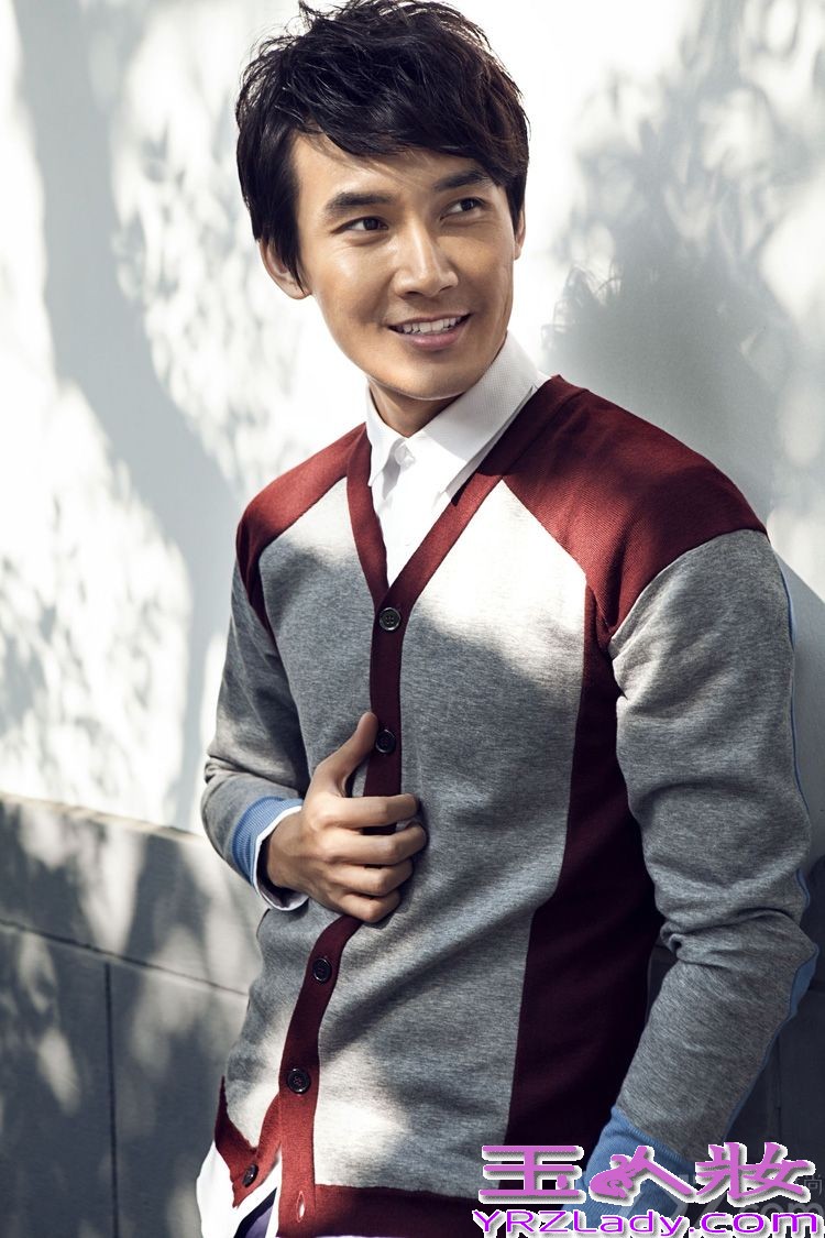 近日，演员张铎曝光一组冬日温暖写真，片中张铎化身阳光型男，尽显时尚魅力。由张铎、刘涛主演的电视剧《老有所依》正在浙江、北京、东方、天津、安徽五家卫视热播。