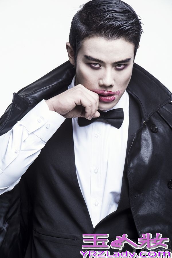 青春时尚型男计耀胜一直在挑战自我，敢于突破不同风格。2013年深秋，计耀胜特别推出了一组时尚大片。凭借演艺圈男艺人少见的性感身材，完美演绎多面型男，全新解读型男标准。
该组时尚大片由中国资深摄影师和造型师一手打造，计耀胜分别尝试了雅痞绅士、优雅度假、完美型男、活力青春、性感狂野5种不同风格造型，以优雅、温柔、霸气、专注等多种风格展现出女性眼中最具魄力的优质型男，将自身魅力发挥地淋漓尽致。镜头下的计耀胜魅力十足，时而沉稳内敛、忧郁扮酷，时而天真烂漫、动感率性，自信地演绎了新一代型男的优质独特个性。