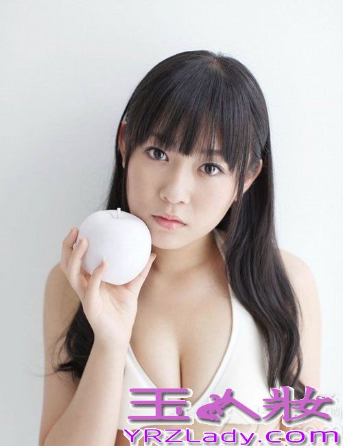 AKB48是日本当红组合，是世界上最多成员的流行团体，也是在最短时间内迅速上位的团体，成为了亚洲最为引人瞩目的天团，48名美少女的性感比基尼写真，你更爱谁呢！