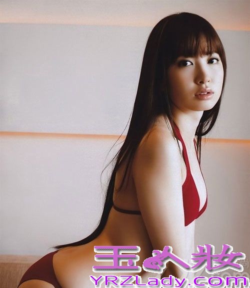 AKB48是日本当红组合，是世界上最多成员的流行团体，也是在最短时间内迅速上位的团体，成为了亚洲最为引人瞩目的天团，48名美少女的性感比基尼写真，你更爱谁呢！