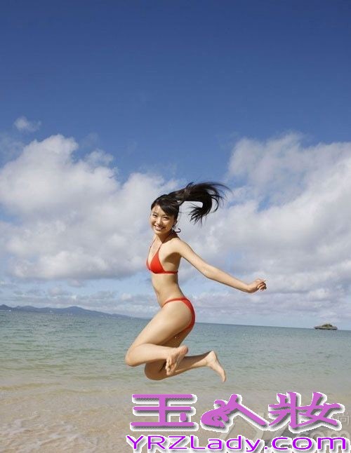 AKB48是日本当红组合，是世界上最多成员的流行团体，也是在最短时间内迅速上位的团体，成为了亚洲最为引人瞩目的天团，48名美少女的性感比基尼写真，你更爱谁呢！