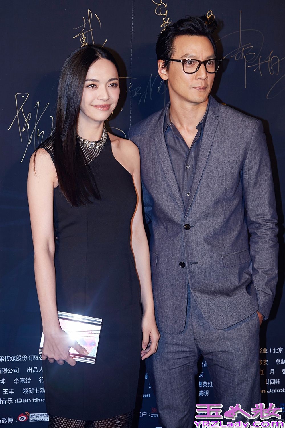 昨日（11月17日），即将于22日上映的电影《控制》在京举行首映礼，导演毕国智、监制冯德伦，携主演吴彦祖、姚晨、戴立忍、任达华、安以轩、郝柏杰悉数亮相。首次合作的吴彦祖和姚晨在片中饰演重逢的恋人，作为监制兼主演吴彦祖称赞片中姚晨表现出色，非常漂亮也很性感冷艳。被问及两人的激情戏部分，姚晨则爆料拍摄当天，一直在片场陪伴的先生曹郁默默回避，“后来激情戏份被剪，也有跟他讲，他当时就说，那你们为什么要拍那么久？”一旁的吴彦祖笑称闻到一股酸味，“我其实很喜欢曹郁老师，喜欢跟他聊天，那天到处找他却没找到”，引来现场笑声一片。