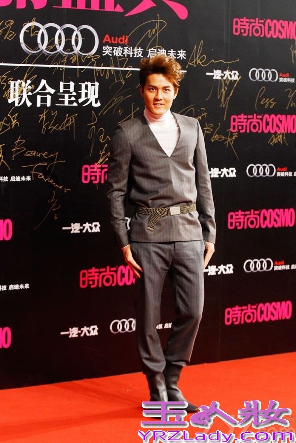 11月7日晚，吴克羣、范冰冰、李宇春、何润东、高圆圆、陈柏霖、李治廷等艺人受邀出席《时尚COSMO》20周年美丽盛典，星光熠熠的明星阵容为本次盛典的举行增添无数的光辉。当晚，吴克羣以一身帅气条纹正装亮相盛典，帅气十足。而他在美丽盛典上接受采访之时，被问及“如何看待美丽及梦想”，他表示：“虽然美丽可以成就梦想，但是反过来梦想也可以成就美丽，任何用于追求梦想的人，都是美丽的。