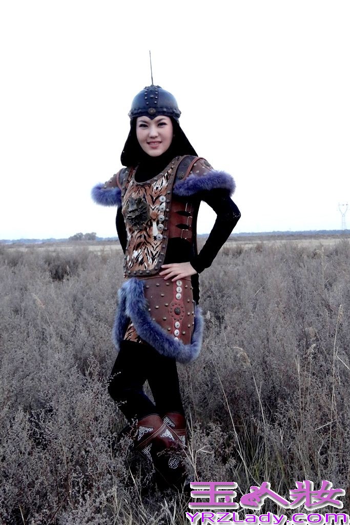 乌兰图雅的新歌《我的蒙古马》甫一发出就被广泛传唱，日前，这朵“蒙古之花”为新歌拍摄MV的一组照片曝光。在这组造型中，身着戎装、头戴盔甲的乌兰图雅瞬间变身英武的女战士，英姿飒爽，身上北方女子的豪爽气质与草原的苍茫雄壮浑然相连。据悉，这身别致的戎装是由蒙古国顶级设计师为图雅量身定制，古典与现代的交融，给歌曲的MV增添了几分别样色彩。乌兰图雅也想借由这么一身刚柔并济的特别装束，既展现草原儿女踏着马蹄纵横天涯的豪情，又让人感觉到蒙古姑娘美丽动人的一面。
《我的蒙古马》是乌兰图雅继《凤凰飞》、《套马杆》、《火辣辣的情歌》之后的又一个演唱作品，这个来自科尔沁大草原的80后蒙古族姑娘，在经历近十年的音乐学习和探索之路后凭借着走入了公众的视野，并迅速在歌坛引起了强烈的反响。新歌《我的蒙古马》在推出之后，也受到歌迷的强烈追捧和市场的青睐。