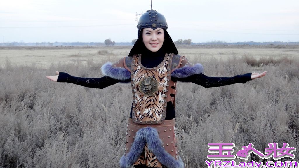 乌兰图雅的新歌《我的蒙古马》甫一发出就被广泛传唱，日前，这朵“蒙古之花”为新歌拍摄MV的一组照片曝光。在这组造型中，身着戎装、头戴盔甲的乌兰图雅瞬间变身英武的女战士，英姿飒爽，身上北方女子的豪爽气质与草原的苍茫雄壮浑然相连。据悉，这身别致的戎装是由蒙古国顶级设计师为图雅量身定制，古典与现代的交融，给歌曲的MV增添了几分别样色彩。乌兰图雅也想借由这么一身刚柔并济的特别装束，既展现草原儿女踏着马蹄纵横天涯的豪情，又让人感觉到蒙古姑娘美丽动人的一面。
《我的蒙古马》是乌兰图雅继《凤凰飞》、《套马杆》、《火辣辣的情歌》之后的又一个演唱作品，这个来自科尔沁大草原的80后蒙古族姑娘，在经历近十年的音乐学习和探索之路后凭借着走入了公众的视野，并迅速在歌坛引起了强烈的反响。新歌《我的蒙古马》在推出之后，也受到歌迷的强烈追捧和市场的青睐。