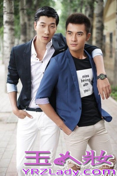 内地第一男模张亮原本并不是被所有的人熟知，因为参加湖南卫视的亲子节目《爸爸去哪儿》迅速走红，被网友封为“中国好爸爸”，张亮也是内地第一个登上国际舞台的男模。随着知名度快速打开，张亮也被曝出了出道时的全裸写真，不过他与儿子张悦轩的温情父子图片最戳泪点。

