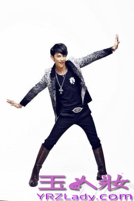 10日下午15:50分，孙敬媛连续更新两条微博“恭喜恭喜，大东儿真帅，祝《我的男男男男朋友》影片大麦，微博喊话替徒弟汪东城新片呐喊助威。据了解，汪东城与孙敬媛两人私下“师徒”相称关系非同一般，“师傅”孙敬媛潮牌服装刚上市不久，汪东城就替师傅帮忙，并且北京演唱会及各种发布会所穿服装都是师傅公司制作的品牌。另一条微博孙敬媛也是恭贺汪东城登socool杂志封面，片中汪东城身穿铆钉皮衣与编织西装展示男神的不同味道。