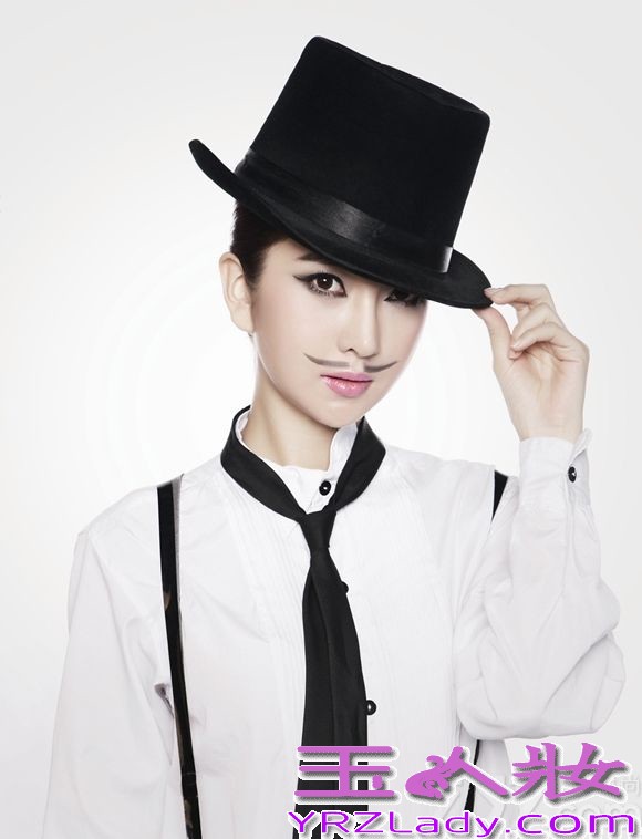 韩国时尚美容教主钟恩慧，日前推出全新写真，风格变幻上演百变诱惑。是钟恩慧进军中国市场的前奏。本就美艳的钟美人，在不同服装的衬托下则更具诱惑力，时而天使面庞魔鬼身材，时而清纯无敌娇艳欲滴…扮相娇俏性感，美腿傲人双峰令人垂涎。被称为美容教主的钟恩慧，不但是韩国各大时尚杂志的封面女郎，韩国时尚美容节目当家主持人，更是韩国新一代吸金女王，一年代言达数十种。并在韩国电视剧《新城市》、《olay body lotion》等多部商业电影中担任女主角。