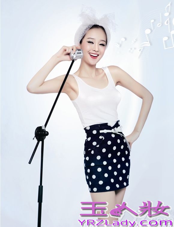 韩国时尚美容教主钟恩慧，日前推出全新写真，风格变幻上演百变诱惑。是钟恩慧进军中国市场的前奏。本就美艳的钟美人，在不同服装的衬托下则更具诱惑力，时而天使面庞魔鬼身材，时而清纯无敌娇艳欲滴…扮相娇俏性感，美腿傲人双峰令人垂涎。被称为美容教主的钟恩慧，不但是韩国各大时尚杂志的封面女郎，韩国时尚美容节目当家主持人，更是韩国新一代吸金女王，一年代言达数十种。并在韩国电视剧《新城市》、《olay body lotion》等多部商业电影中担任女主角。