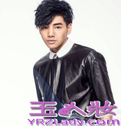 暌违十年，“能唱会跳的时尚音乐人”孔令奇，回来了！经过十年，孔令奇从男孩变成男人，变得更成熟懂事，他告诉自己：一定要找到自己，了解自己之后才准备好发专辑。整整花了10年的时间酝酿和准备，十首全创作的歌曲，为孔令奇量身打造的歌词，完整呈现这十年的心路历程。新专辑光是造型设计就花费上百万，不仅找来伦敦及荷兰的新锐设计师，准备超过12套宣传服，更戴上造型师特别为孔令奇打造的“人骨眼罩”相当前卫。唱片公司金牌大风也找来贾斯汀、亚瑟小子等艺人御用的编舞老师Ivan Koumaev为新歌《老派恋情》编舞，全力打造一个令人惊艳的孔令奇。