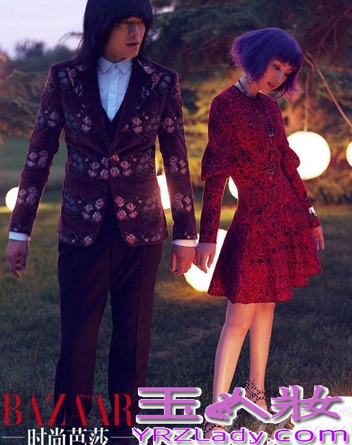 近日，董璇高云翔夫妻受邀为《时尚芭莎》拍摄了一组纪念刊写真迷幻大片。据悉，此次是《时尚芭莎》首创都市爱情平面电影特辑，在27周年纪念刊到来之际，杂志特别邀请了董璇高云翔这对圈中明星夫妻楷模来加以演绎80后当红作家辛夷坞的作品《伤鱼》，片中董璇高云翔皆大尺度突破往日形象，董璇大胆挑战紫、蓝发色出境，与高云翔的一头摩登长发遥相呼应，动人声色亦真亦幻，如梦似影般仿佛令人进入幻境并为之着迷。