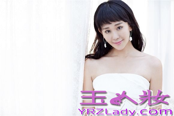 电视剧《因为爱情有多美》目前正在湖南卫视热播，海陆在剧中饰演女一号文馨，片中海陆一袭裸肩白裙，清新优雅，举手投足尽显超凡脱俗的魅力。同时该剧曝光的海陆单人剧照里，多款造型时尚而靓丽，给观众们留下了深刻的印象，演绎了一段灰姑娘文馨华丽逆袭成豪门媳妇的故事。