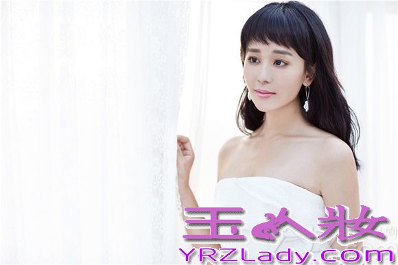 电视剧《因为爱情有多美》目前正在湖南卫视热播，海陆在剧中饰演女一号文馨，片中海陆一袭裸肩白裙，清新优雅，举手投足尽显超凡脱俗的魅力。同时该剧曝光的海陆单人剧照里，多款造型时尚而靓丽，给观众们留下了深刻的印象，演绎了一段灰姑娘文馨华丽逆袭成豪门媳妇的故事。