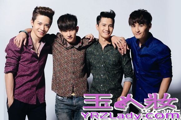 人组合至上励合于16日全网曝光了一组为某杂志拍摄的写真照片。照片中至上励合演绎复古潮流，举手投足间再现暖男气质。写真中他们分别穿着不同颜色的碎花衬衫，尽显秋末时节的复古时尚，而不同色彩的演绎更为这个渐冷季节增添了一丝温暖。
照片中，小五金恩圣身穿一袭黑色皮质短袖搭配同色长裤，展现稳重神秘的一面。而小美刘洲成则是艳丽的花色西装，令人眼前一亮，搭配浅色牛仔裤，尽显复古潮范儿，队长张远身穿一袭简单的灰色毛衫，低头浅笑将暖男气质展露无遗，马雪阳搭配的花朵图案T恤和深色长裤，简约中却又带着一点个性将人深深吸引。新唱片当中，除了音乐上的突破创新，至上励合在造型中也大费心血，为了打造适合自己的最佳造型也做了颇多努力，获得了越来越多人的认可。