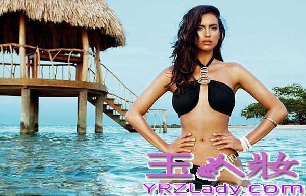 C罗女友伊莉娜·莎伊克不再是单纯的身体模特，她携手美国加州高端内衣品牌Beach Bunny一起打造了她自己的第一个内衣系列。这位27岁的俄罗斯美女超模以如诗般的海滩为背景，亲自性感演绎了她的新系列比基尼，各种撩人姿势让人不敢直视！据悉，该系列新款比基尼将于今秋发布，以包括金属金色比基尼和鲜艳的红色连体泳衣为特色。