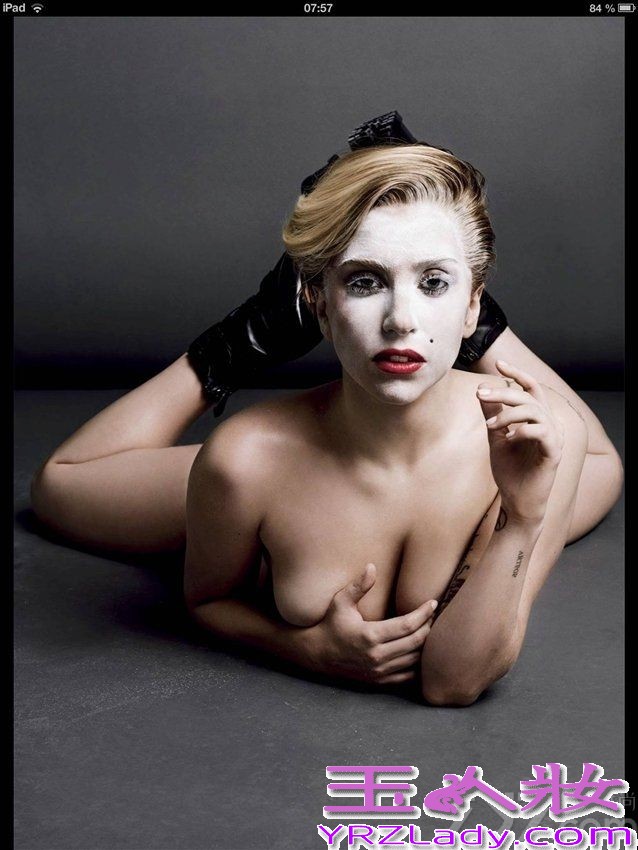 Lady Gaga近日拍摄《V》杂志大尺度写真完整版曝光，Gaga半裸出镜搔首弄姿，挤胸露臀挑战最大尺度。不改豪放本色，很是性感。
