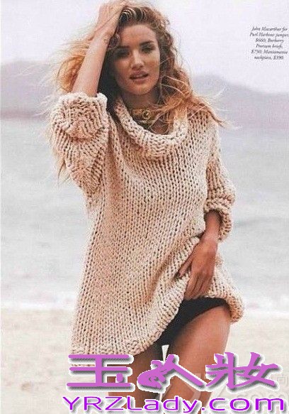 英国性感模特兼演员罗茜·汉丁顿·惠特莉（Rosie Huntington-Whiteley）热登《芭莎》杂志澳大利亚版2013年10月刊封面，由澳大利亚著名时尚摄影大师Simon Upton执镜。《芭莎》十月刊，罗茜就像海滩女神，在海边以各种性感之姿展现傲人身材，还展示了各种时尚品牌服饰。