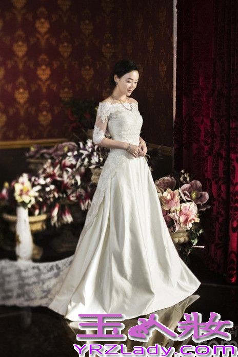 <p>近日女星袁姗姗为某杂志拍摄了一组封面大片。甜美靓丽的容貌搭配纯白的婚纱，似幸福新娘让人羡慕。</p>