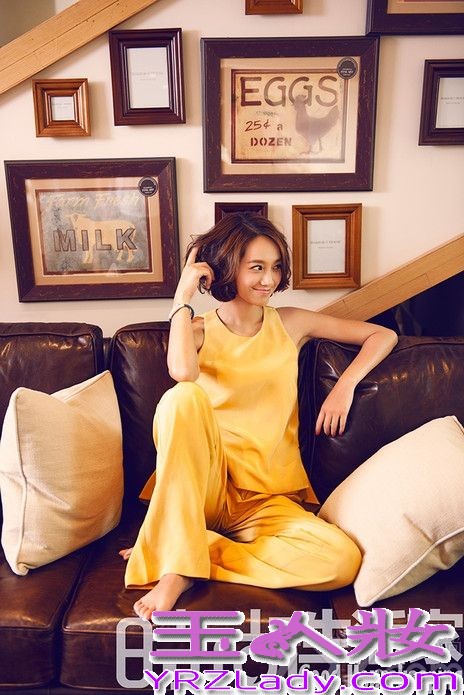 <p>人人都想做大咖，家家都在抢第一。这个处在风口浪尖的当红主持人、电视剧女主角却说，什么一姐不一姐。做个&ldquo;老人&rdquo;压力太大承受不了，她只希望在各种新的领域一直当个新人。一身休闲、满脸轻松，当她眉飞色舞聊演戏，你仿佛听到她那声：Hi，我是个新人！</p>