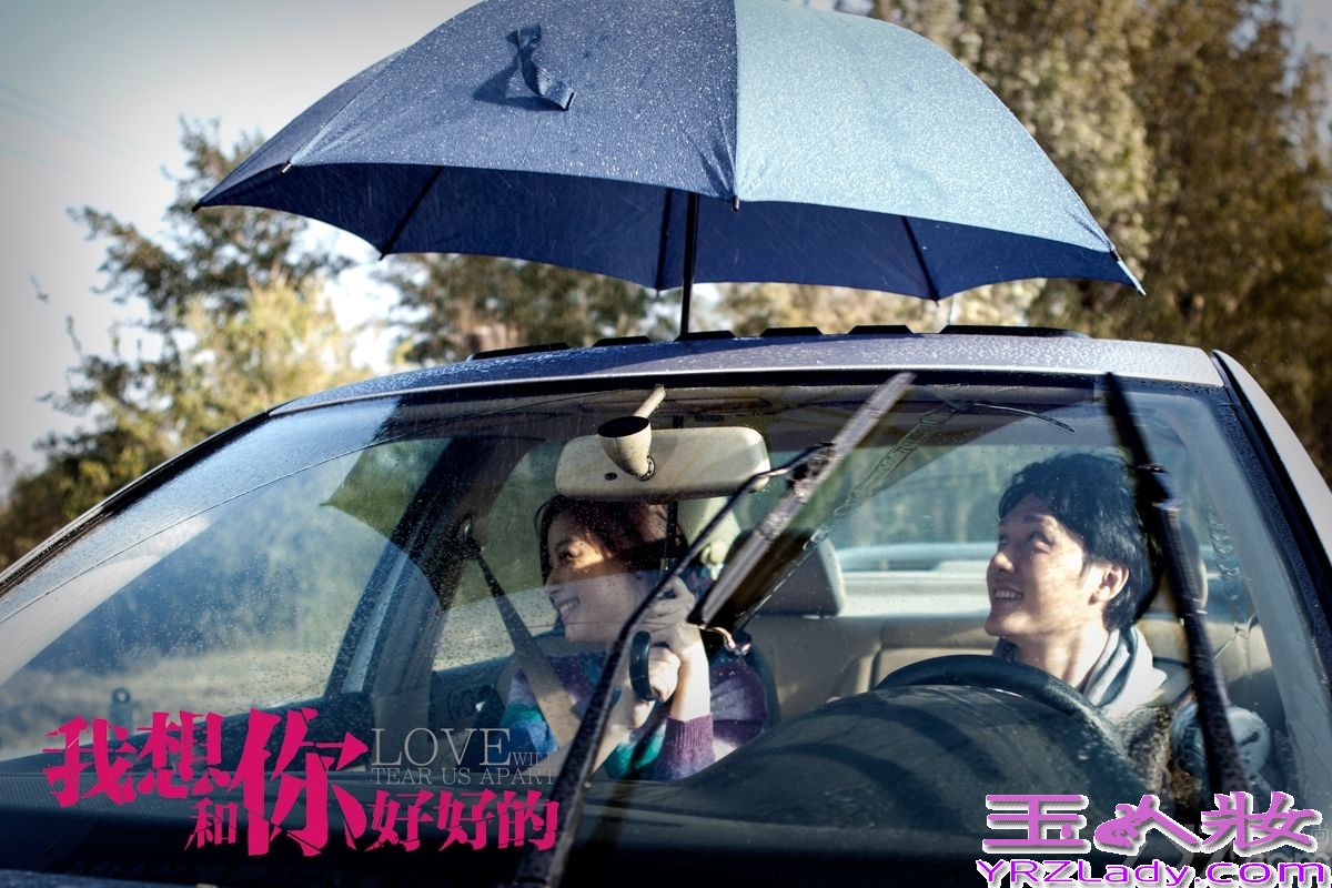 由乐视影业出品，李蔚然执导，冯绍峰、倪妮主演的都市爱情电影《我想和你好好的》（以下简称《好好的》）于近日公布了一组以雨伞为主题的剧照，通过片中的核心道具蓝色雨伞，传达了男女主人公亮亮和喵喵微妙却不失浪漫的爱情关系，白描出一幅当代都市人的爱情全景图。