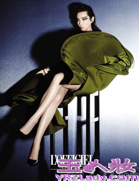 <p>李冰冰霸气登《时装L&rsquo;OFFICIEL》封面，整组造型大气、锋利，举手投足显现出李冰冰十足御姐范儿。</p>