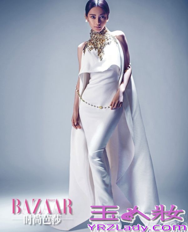 Angelababy，中文名杨颖，出生于上海，13岁时移居香港，有1/4德国血统，著名影星、模特，“新四小花旦”之一。参加周杰伦《世界巡回演唱会香港站》担任其中一位舞蹈员。杨颖以其时尚靓丽的外形、活泼可爱的性格深受观众喜爱，有“宅男女神”、“潮流教主”之称，日本传媒更是封她为「香港女神」。
